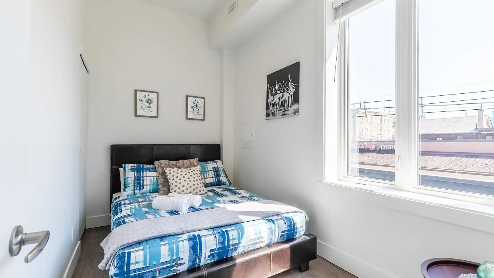 Modern 2 Bedroom Apartment - Near Leslieville Toronto 0*,