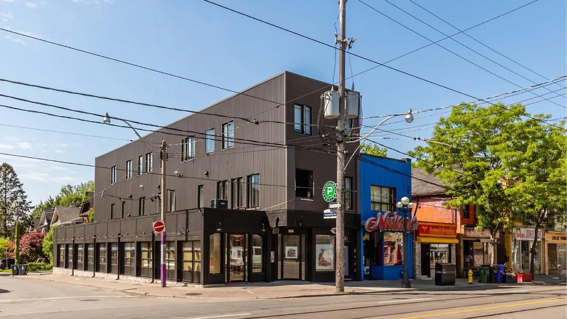 Modern 2 Bedroom Apartment - Near Leslieville Toronto Canada