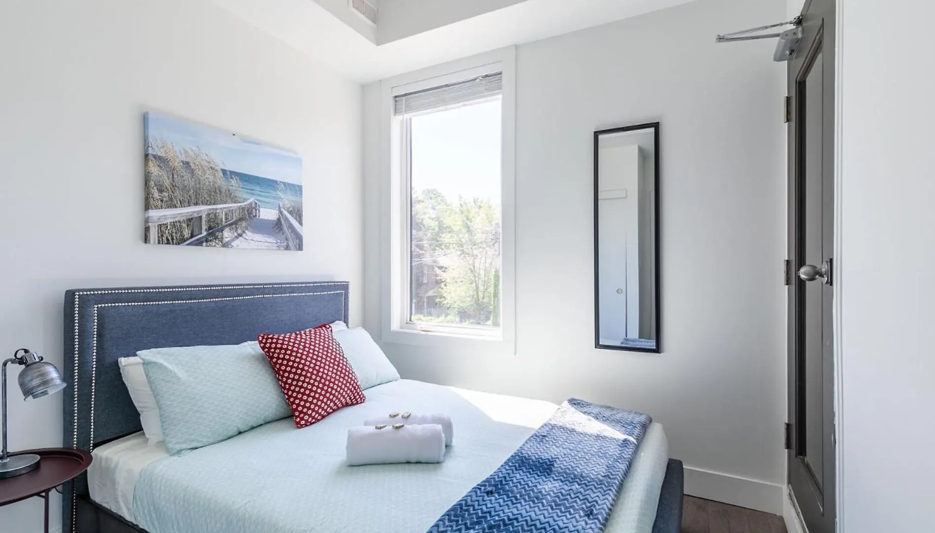 Modern 2 Bedroom Apartment - Near Leslieville Toronto 0*,  Canada